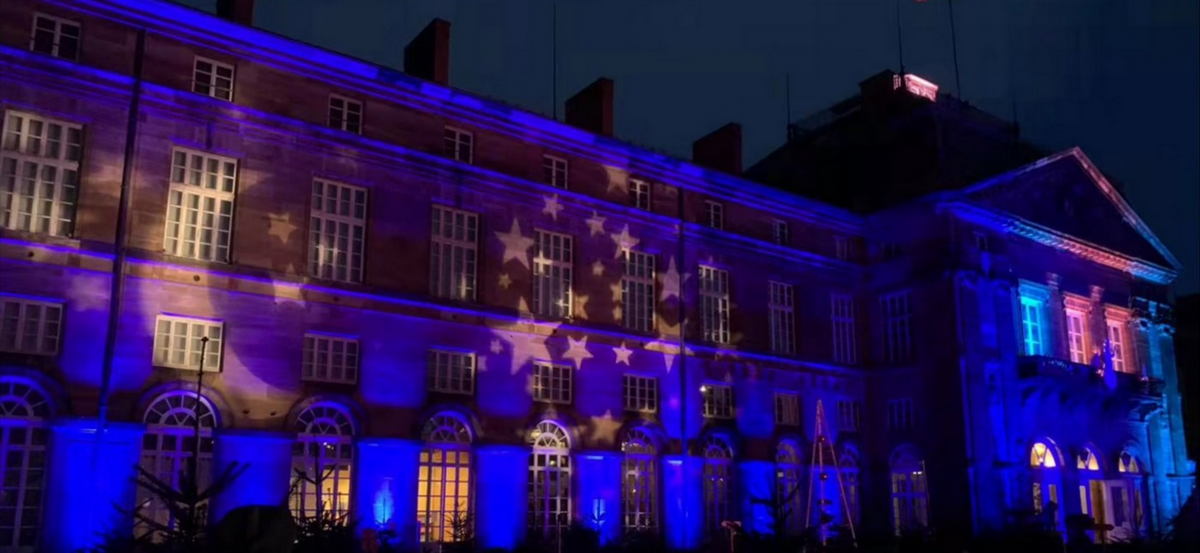 lauko priartinimo gobo projektorius